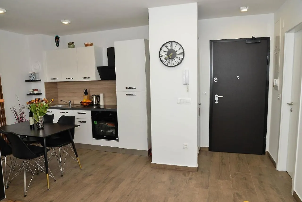Apartment Nicole 扎达尔