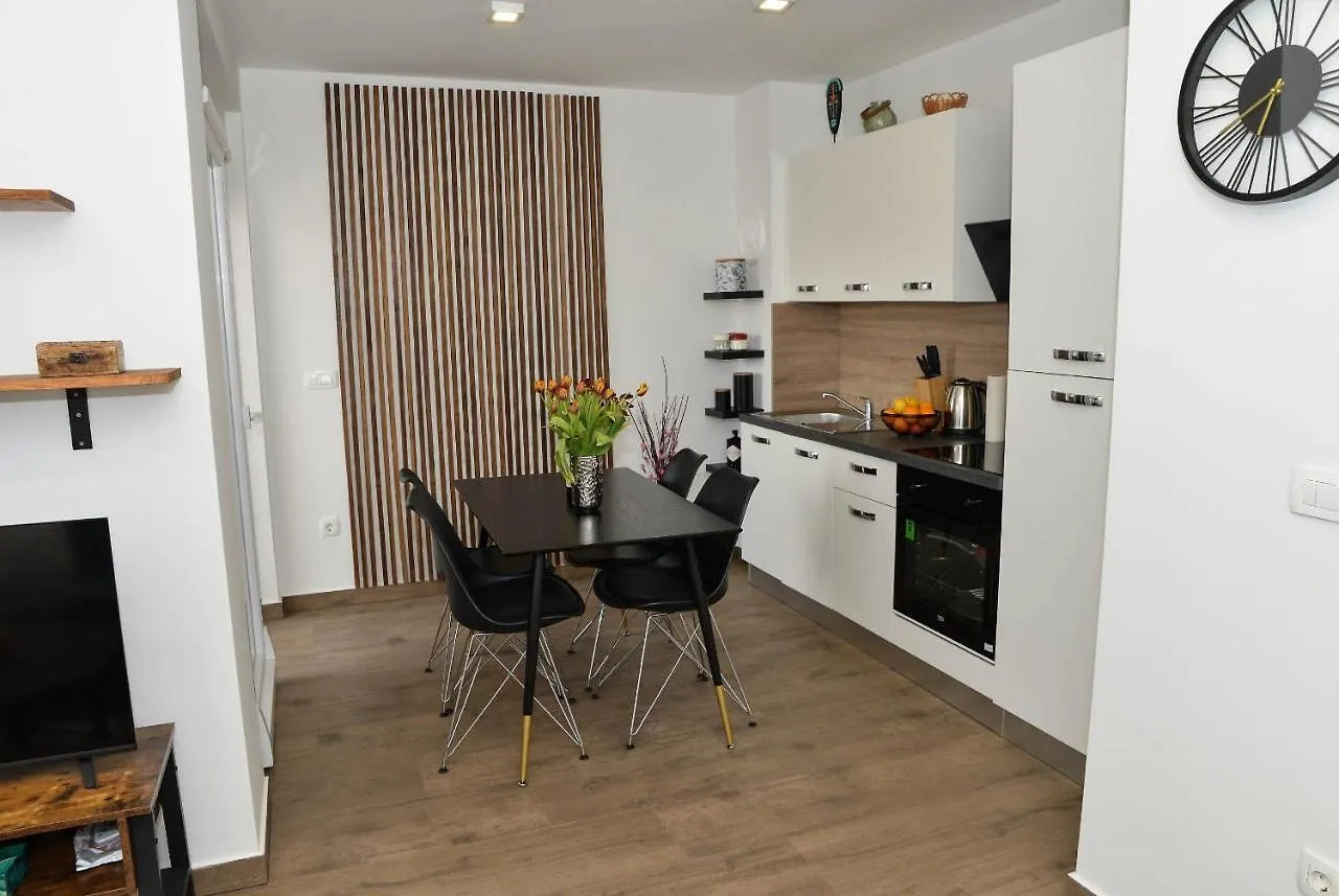Apartment Nicole 扎达尔